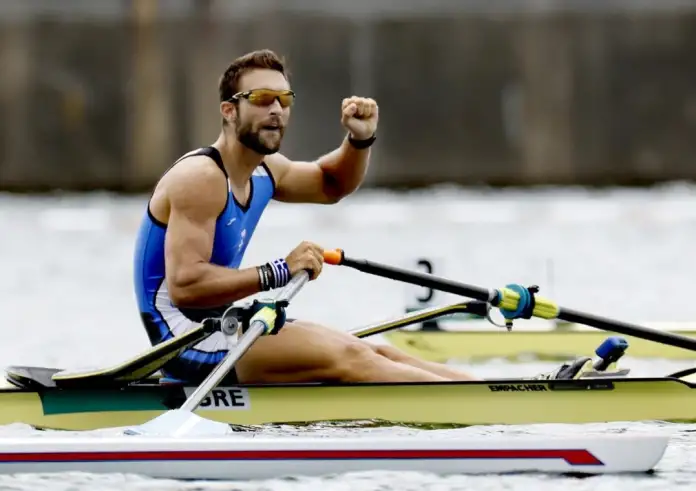 Συγκίνηση στην απονομή του χρυσού μεταλλίου στον Στέφανο Ντούσκο - Η ανάκρουση του Εθνικού Ύμνου