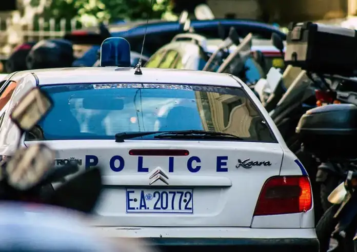 Σοκ στα Μέγαρα: Άγνωστοι μπούκαραν σε σπίτι και τραυμάτισαν 72χρονο