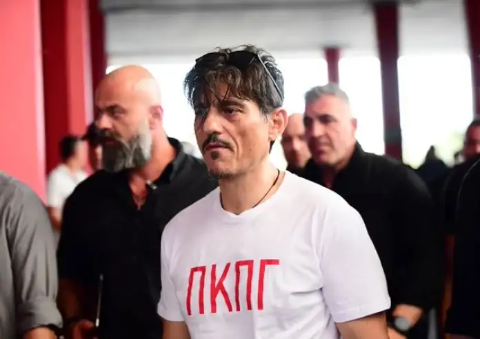 Μετά το μπλουζάκι ΠΚΠΓ και την ένταση τόσων ημερών και οι Αγγελόπουλοι στον Βρούτση