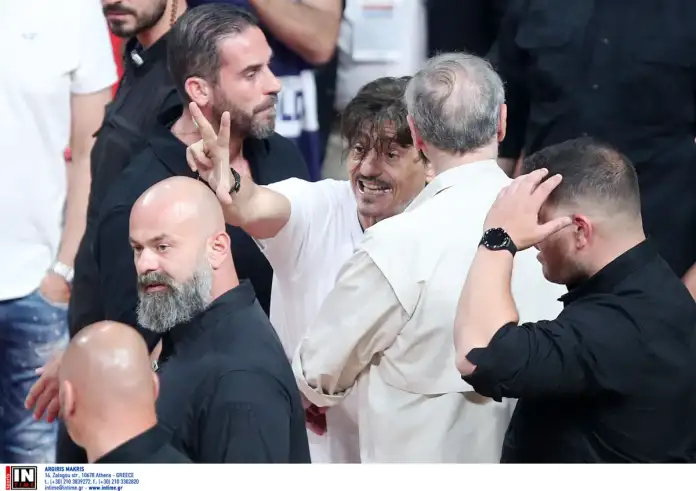 Γιαννακόπουλος: Ή συλλάβετέ με ή αφήστε με να μπω μέσα! ΚΑΕ Ολυμπιακός: Προς σύλληψη ο Γιαννακόπουλος