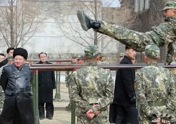Κιμ Γιονγκ Ουν: Καλεί τον στρατό της Βόρειας Κορέας «για πραγματικό πόλεμο»