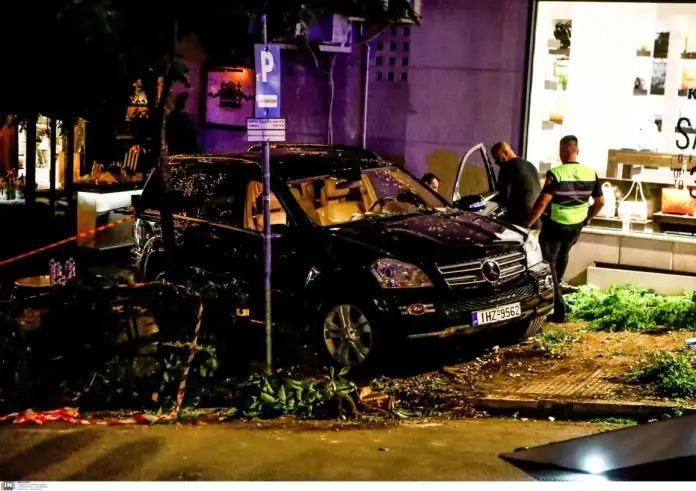 Κολωνάκι: Στη ΜΕΘ ο 46χρονος που παρασύρθηκε από το SUV – Με τα χέρια του προσπάθησε ο παρκαδόρος να το σταματήσει