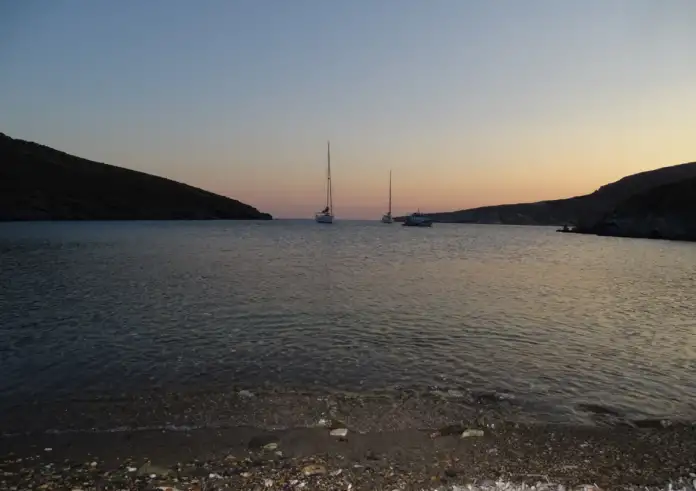 Καιρός: Ζέστη και δυνατοί άνεμοι στο Αιγαίο. Άλλο ζέστη και άλλο καύσωνας