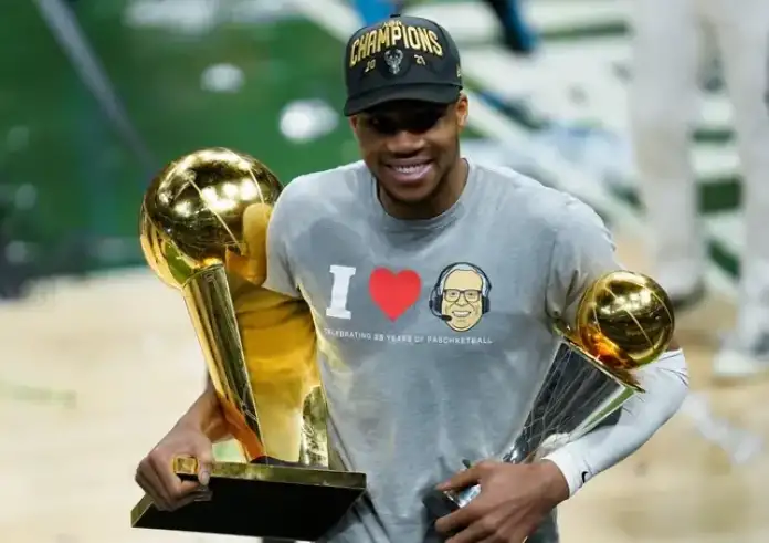 Το βίντεο που κάνει τον Αντετοκούνμπο να λυγίζει: Το έψαχνα τρία χρόνια, μου φέρνει πάντα δάκρυα