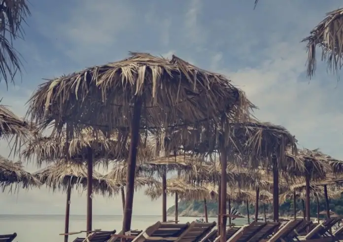 Χαλκιδική: Σφραγίστηκε beach bar που είχε καταλάβει 2,5 στρέμματα αιγιαλού