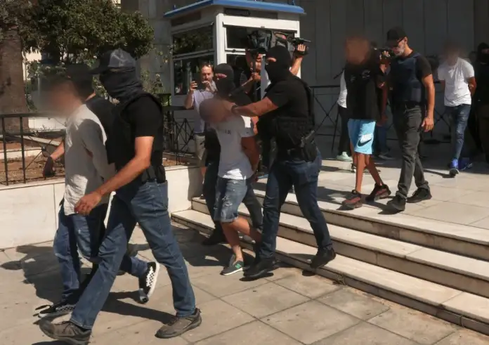 Στην Ευελπίδων η πρώην σύζυγος και οι δολοφόνοι του Πολωνού καθηγητή - Βίντεο