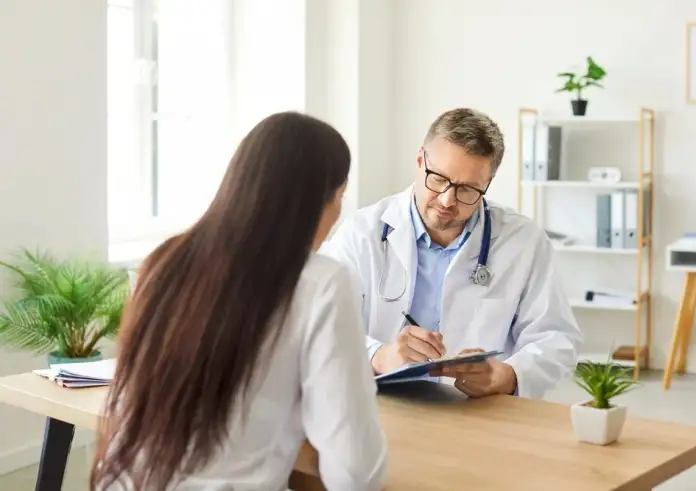 HPV: Μύθοι και αλήθειες για τις μυρμηγκιές και τα κονδυλώματα