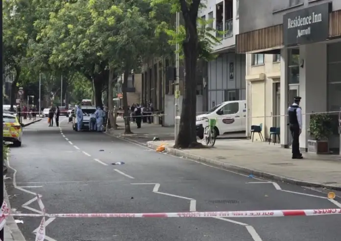 Πανικός στο Λονδίνο: Δύο νεκροί από τυφλή επίθεση με μαχαίρι – Ο δράστης επιτέθηκε χωρίς λόγο