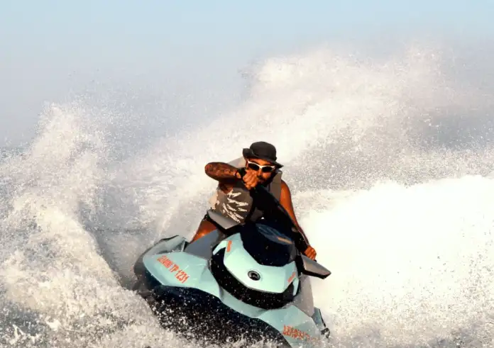 Λιμενικό: Συνεχείς έλεγχοι - Τζετ σκι, θαλάσσια ποδήλατα και SUP χωρίς μέσα ασφαλείας