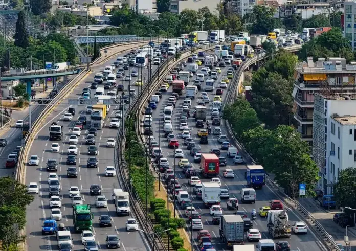 Κυκλοφοριακό χάος στον Κηφισό – Ουρές 12 χιλιομέτρων στην άνοδο, καθυστερήσεις στην Αττική Οδό