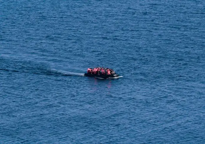 Νέες καραβιές με εκατοντάδες μετανάστες προς την Κρήτη – Διασώθηκαν 230 ακόμα άνθρωποι νότια της Γαύδου