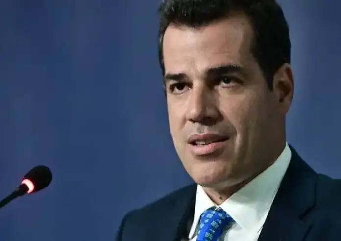 Πλεύρης: Κομμένο το μενού με κρέας και ψάρι. Το υπουργείο Μετανάστευσης δεν είναι ξενοδοχείο