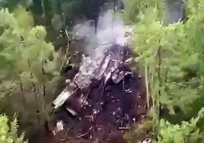 Ρωσία: Βίντεο από τον εντοπισμό του αεροσκάφους An-24.  Η στιγμή που οι διασώστες αντικρίζουν το φλεγόμενο κουφάρι του