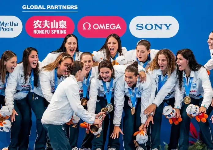 Εθνική πόλο: Δάκρυσαν τα «χρυσά» κορίτσια στην απονομή του τροπαίου