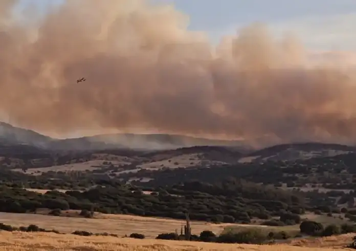 Φωτιά στο Ωραιόκαστρο Θεσσαλονίκης – Ήχησε το 112, επιχειρούν 5 αεροσκάφη και 2 ελικόπτερα