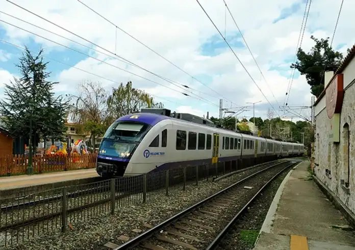 Θεσσαλονίκη: Τρένο ακινητοποιήθηκε όταν επιβάτες είδαν να βγαίνουν καπνοί από τα κλιματιστικά