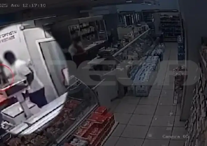 Κυψέλη: Τρόμος σε σούπερ μάρκετ – 34χρονος άρπαξε μαχαίρι και αυτοτραυματίστηκε