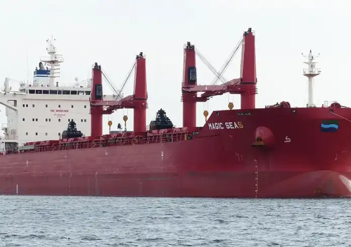 Βυθίζεται το ελληνικών συμφερόντων πλοίο που δέχτηκε επίθεση από τους Χούθι