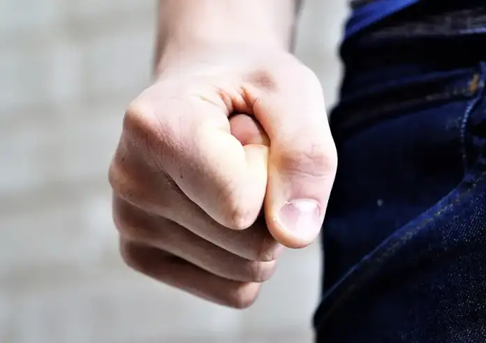 Ξυλοδαρμός 19χρονου στη Σάμο: Νοσηλεύεται με κάταγμα στο κρανίο – Συνελήφθησαν τρεις από τους νταήδες