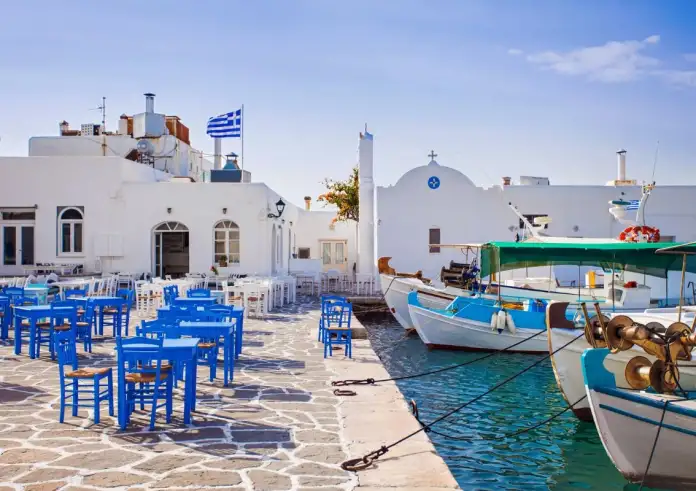 Πέντε ελληνικά νησιά για να ζήσεις τη νυχτερινή ζωή πέρα από τη Μύκονο