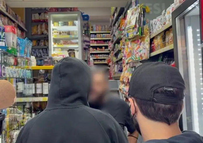 Θεσσαλονίκη: Παρέμβαση του Ρουβίκωνα σε γνωστό μαγαζί στο κέντρο