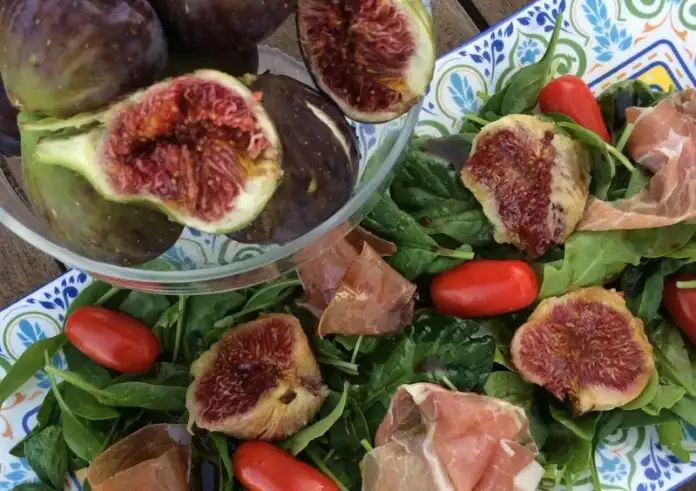 Καλοκαιρινή σαλάτα με σύκα