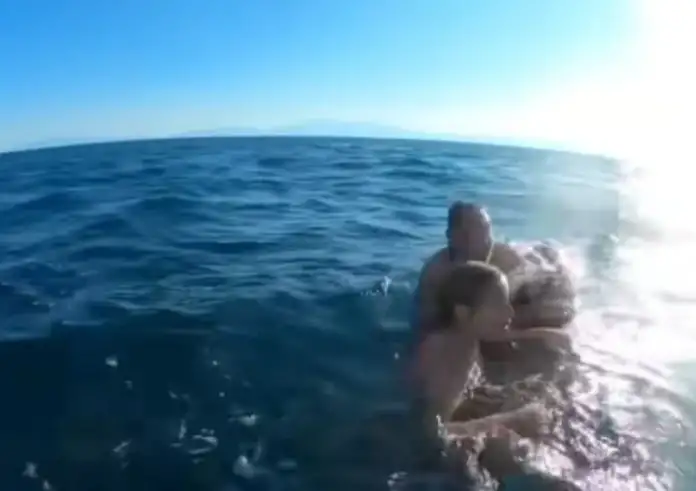 Θεσσαλονίκη: Συγκλονιστική διάσωση πατέρα, κόρης στη θάλασσα