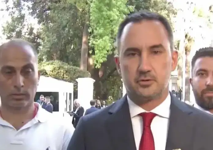 Ο Αλέξης Χαρίτσης αποχώρησε από τη δεξίωση για την αποκατάσταση της Δημοκρατίας