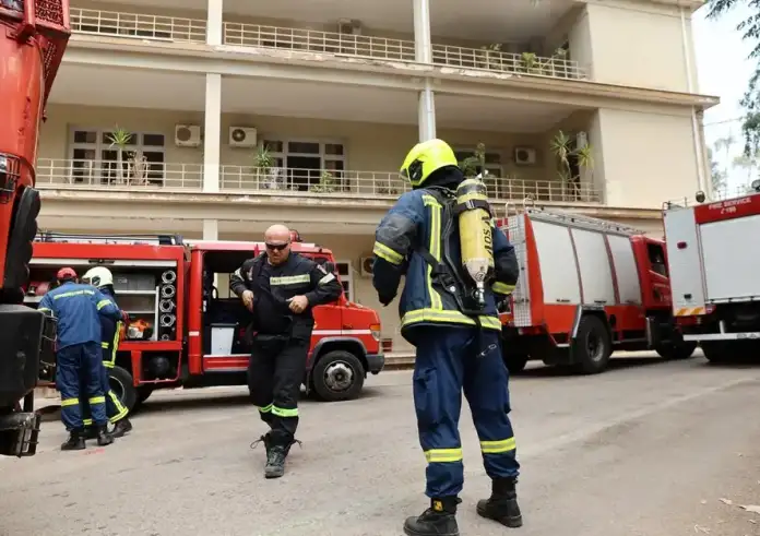 Φωτιά στο νοσοκομείο Σωτηρία – Εκκενώθηκε τμήμα, ισχυρές δυνάμεις στο σημείο