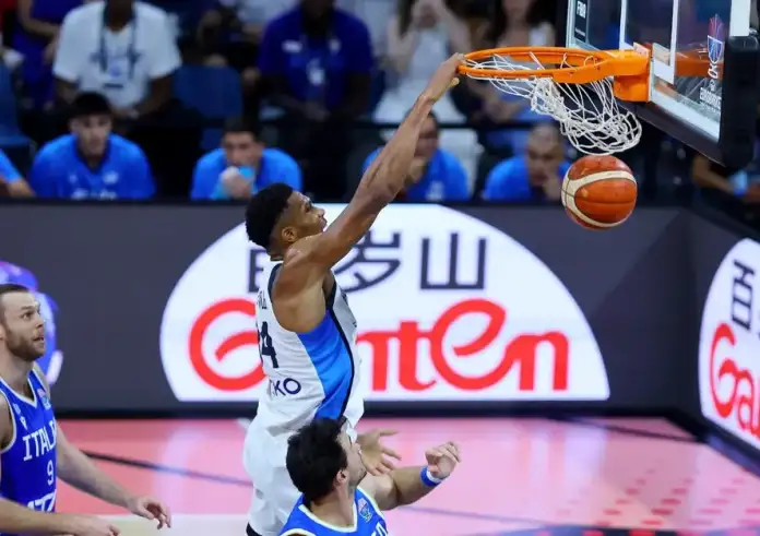 Ελλάδα – Ιταλία 75-66: Θριαμβευτική πρεμιέρα στο Eurobasket με Αντετοκούνμπο αρχηγό