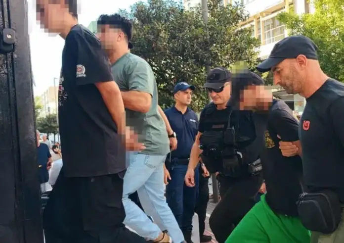 Πάτρα: Τι υποστήριξαν οι συλληφθέντες για τις φωτιές – Πίναμε τσίπουρα, δεν θυμάμαι