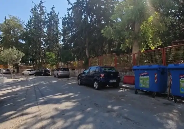 Καισαριανή: Περαστικός βρήκε «οπλοστάσιο» σε κάδο σκουπιδιών – Χειροβομβίδες, όπλα και φυσίγγια