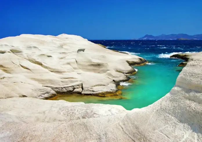 Μήλος- Τραγωδία στο Σαρακήνικο: Πήγε να σώσει την σύντροφό του και πνίγηκαν και οι δύο