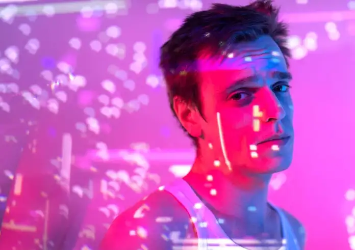 10 σημάδια ότι το βίντεο που βλέπεις είναι φτιαγμένο με AI – Μάθε να ξεχωρίζεις τα deepfakes