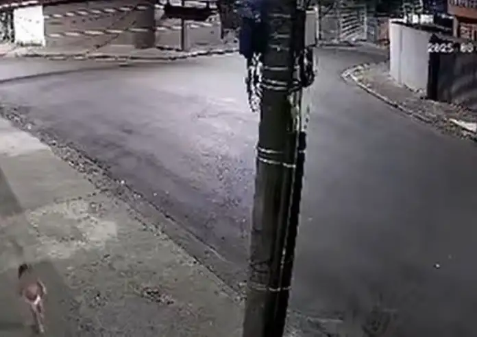 Θέλω τη μαμά μου: 3χρονο κορίτσι βρέθηκε μόνο του στους δρόμους – Η μητέρα το άφησε για να πάει σε πάρτι