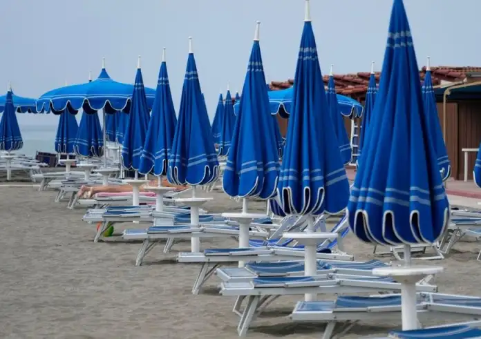 Ποτέ στο παρελθόν δεν είχαμε τόσες άδειες ξαπλώστρες καθημερινές