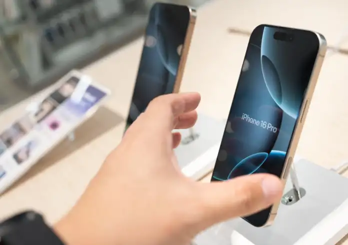Τεχνολογία αιχμής, ρεαλιστικές τιμές: πώς να αγοράσεις ένα iPhone 16 με εγγύηση, σε χαμηλότερη τιμή
