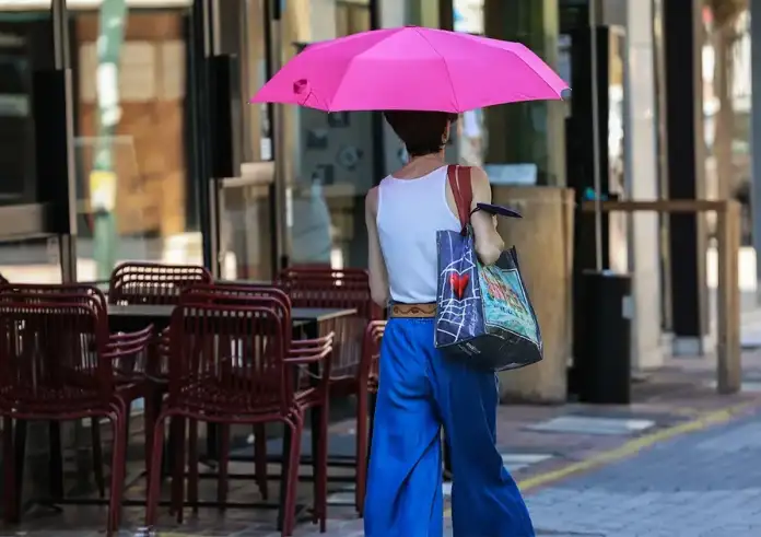 Καταιγίδες και 37άρια: Διπρόσωπος ο καιρός το Σαββατοκύριακο