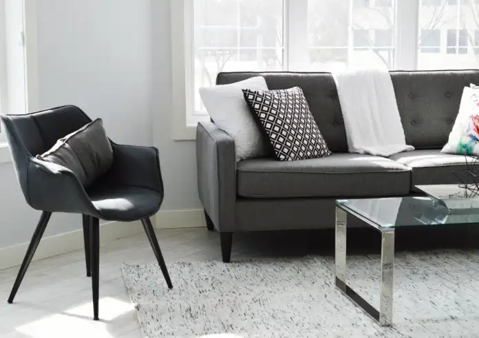 Βρετανία: 51χρονος ζούσε με το πτώμα της πρώην του στον καναπέ για πάνω από 2 χρόνια