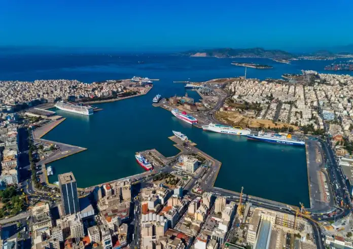 Άνδρας βρέθηκε νεκρός στο λιμάνι του Πειραιά – Σε εξέλιξη οι έρευνες για τα αίτια