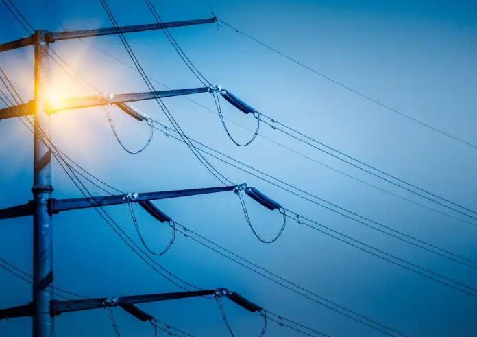 Κόκκινα τιμολόγια ρεύματος: Τι αλλάζει για τους καταναλωτές μετά τη διαβούλευση της ΡΑΑΕΥ