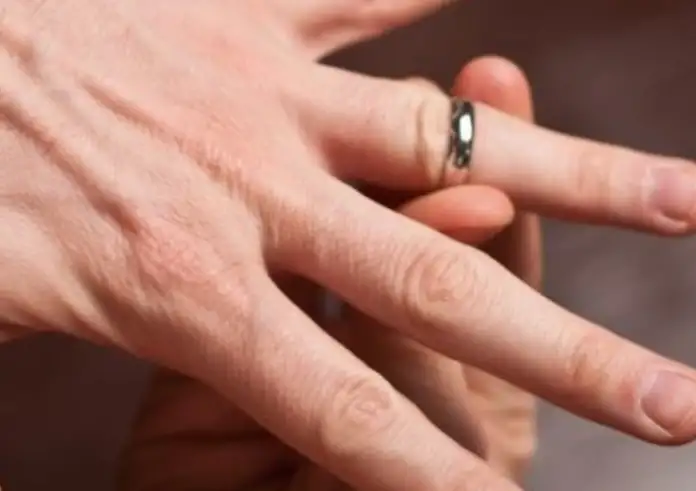 Τι «δείχνουν» τα πρησμένα δάχτυλα για την υγεία σου