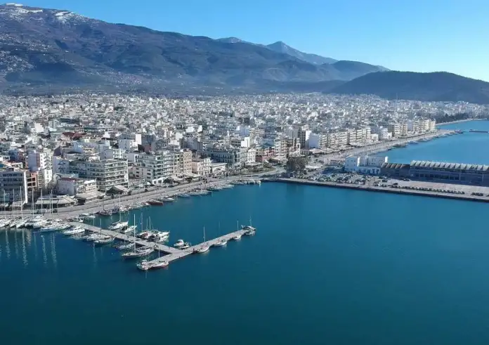 Βόλος: Αυτοκίνητο έπεσε στη θάλασσα στην Αγριά – Σώθηκε ο νεαρός οδηγός από βέβαιο πνιγμό