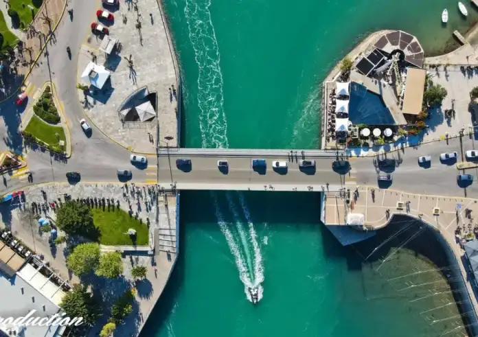 Χάος στη Χαλκίδα: Κόλλησε η γέφυρα του Ευρίπου