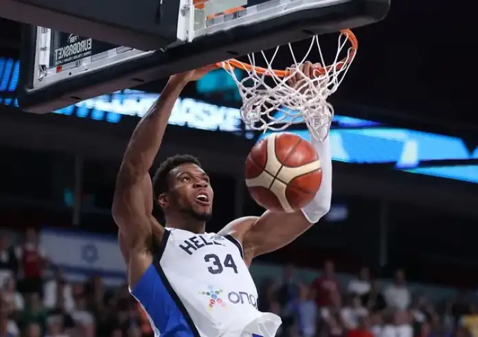 Παγκόσμια υπόκλιση στον Γιάννη Αντετοκούνμπο μετά το μυθικό παιχνίδι με το Ισραήλ