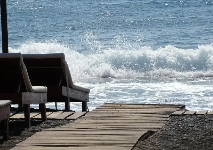 Καιρός: Συννεφιές, τοπικές βροχές στα ηπειρωτικά και ισχυροί βοριάδες στο Αιγαίο