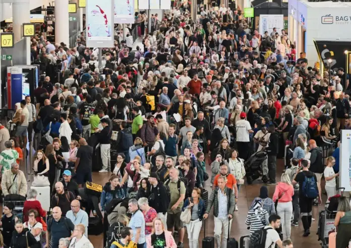 Κυβερνοεπίθεση «παρέλυσε» μεγάλα ευρωπαϊκά αεροδρόμια – Ζητήθηκε ακύρωση του 50% των πτήσεων