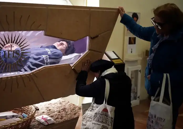 Carlo Acutis: Ο πρώτος μιλένιαλ Άγιος – Τα θαύματα που αναγνώρισε το Βατικανό