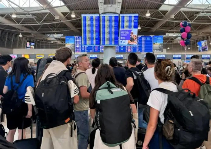 Ατελείωτη ταλαιπωρία στα αεροδρόμια: Πτήσεις με καθυστέρηση έως και δύο ώρες