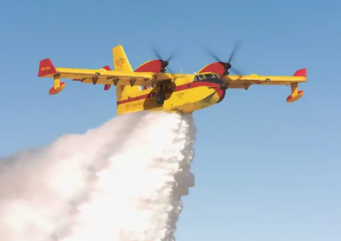 Φωτιά στην Παλαιόπολη Άνδρου — Σε κινητοποίηση πυροσβέστες και 2 αεροσκάφη